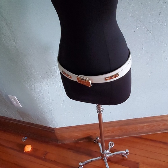 Micheal Kors belt - Picture 2 of 7